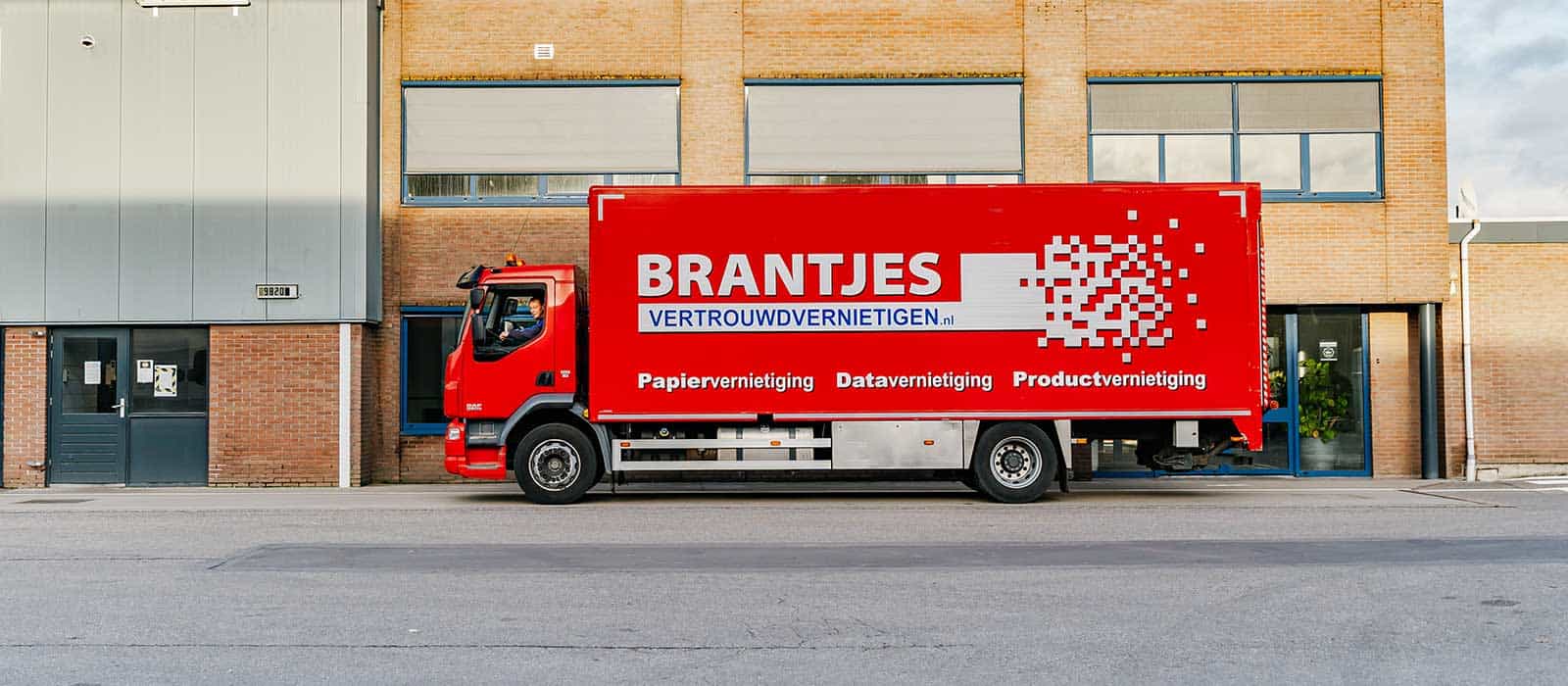 brantjes-data-vernietiging-inzamelen-kantoor-vrachtwagen