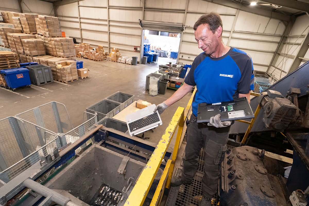 kees-van-der-plas-brantjes-data-vernietiging-laptop-vernietigen-shredder